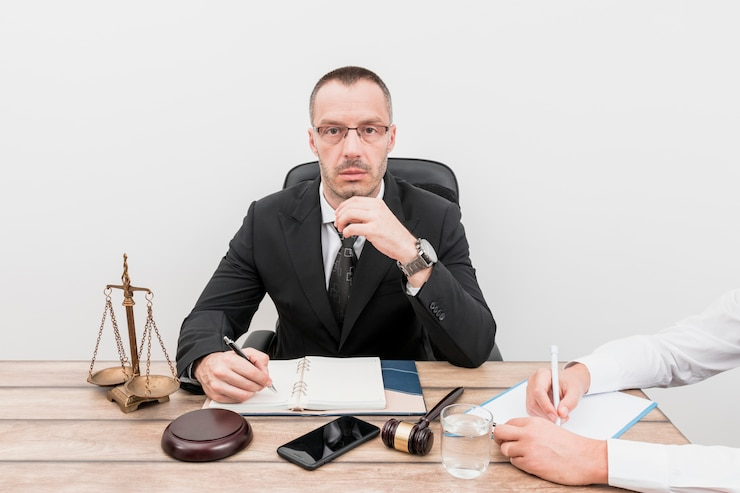 Best Criminal and Corporate Lawyer in Noida